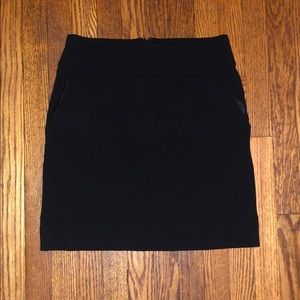 White House Black Market Skirt with POCKETS! 💕